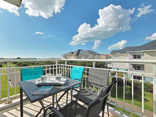 Saint-Gilles-Croix-de-Vie Apartment | Appartement 3 pièces avec balcon à 700m de la plage - 6 couchages, garage, classé 3 étoiles - FR-1-224-710