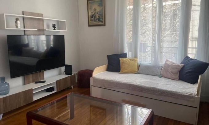 Saint-Ouen Apartment | Appartement à la Porte de Paris