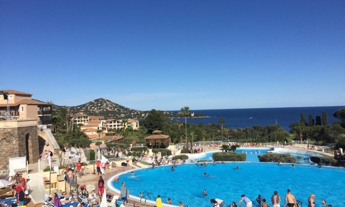 Cap Esterel Apartment | Appartement à Cap Estérel Village Pierre et Vacances Quartier Belvédère Piscines et parking inclus