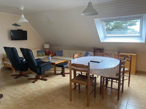 Le Palais Apartment | Appartement 1er étage avec jardin et parking près de Le Palais - FR-1-418-263