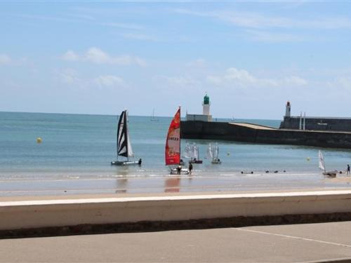 Les Sables d'Olonne Apartment | Appartement 2 Pièces Rénové Vue Mer, Proche Centre - FR-1-331-84