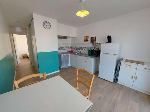 Marseillan Plage Apartment | Appartement 4 pièces à Marseillan Plage, proche de la mer, avec parking et équipements complets - FR-1-326-799