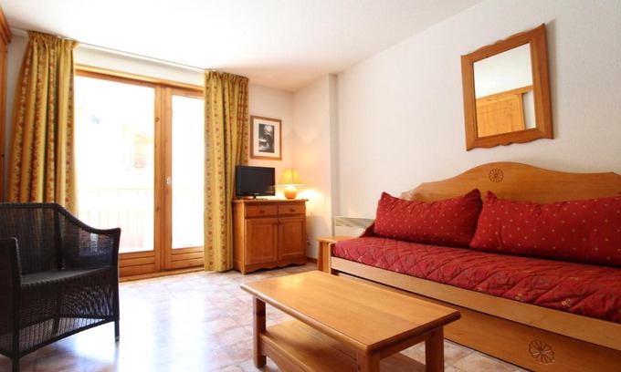Lanslevillard Apartment | Appartement 6 pers au centre de Lanslevillard-Val Cenis, proche pistes, balcon exposé sud - FR-1-508-107