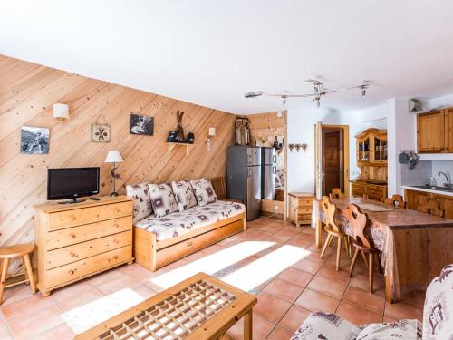 Montchavin Apartment | Appartement Charmant pour 5 Pers. à Montchavin, 2 Balcons, Proche Pistes, Parking Gratuit - FR-1-329-81