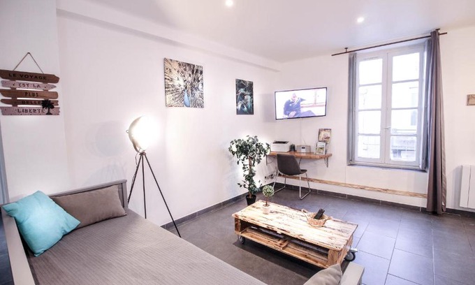 Carcassonne Apartment | Appartement calme et spacieux, Cité et ville à pied, WIFI, 2 chambres, 3 lits