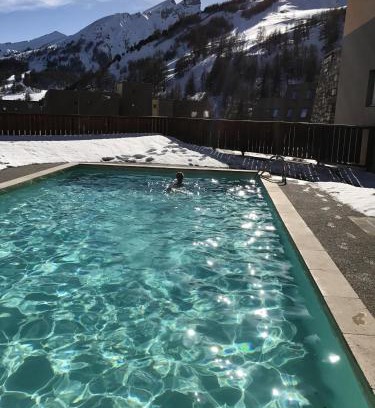 Allos Apartment | Appartement charmant a Allos vue montagne 285 m² piscine partagee