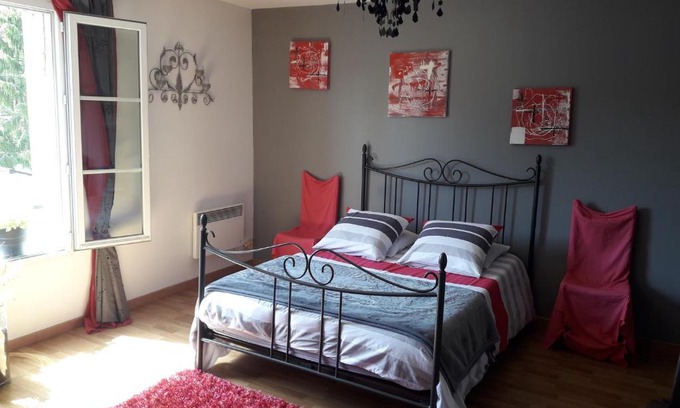 Saint-Paterne-Racan Apartment | appartement complet 11 la roche racan 37370