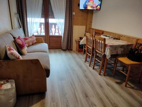 Valloire Apartment | Appartement cosy 4 pers avec mezzanine, balcon exposé sud, WiFi, centre Valloire, près des remontées - FR-1-263-27