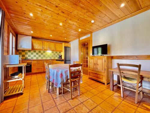 Crest-Voland Apartment | Appartement cosy au pied des pistes, balcon, parking - FR-1-505-140