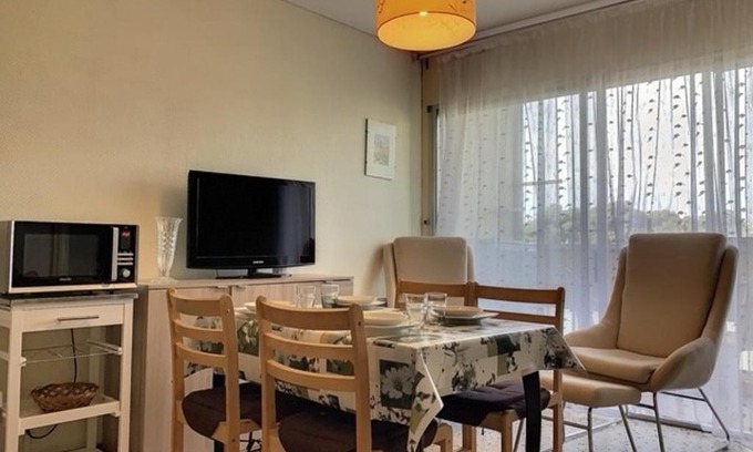 Balaruc-les-Bains Apartment | Appartement cosy proche des Thermes avec balcon, WiFi et parking - FR-1-503-117