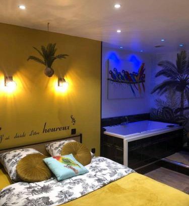 Ville Haute Apartment | Appartement cosy avec baignoire balnéo