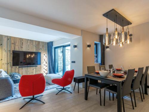 Val-d'Isere Apartment | Appartement de standing avec Wi-Fi, garage, terrasse et accès direct aux pistes à Val-d'Isère - FR-1-694-348