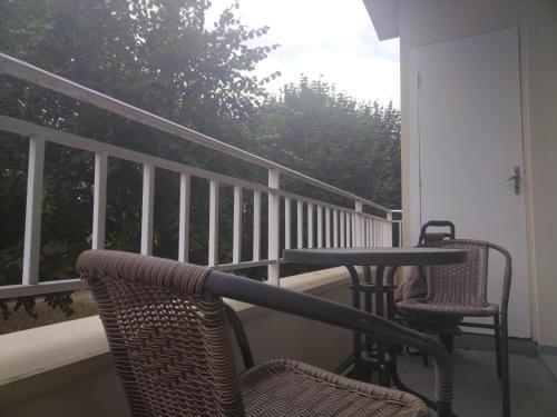 Enghien-les-Bains Apartment | Appartement familial face à un square arboré