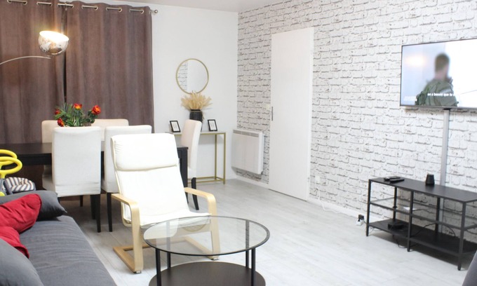 Courcouronnes Apartment | Appartement - 20min D'orly - 2 Chambres et 4 Lits Double