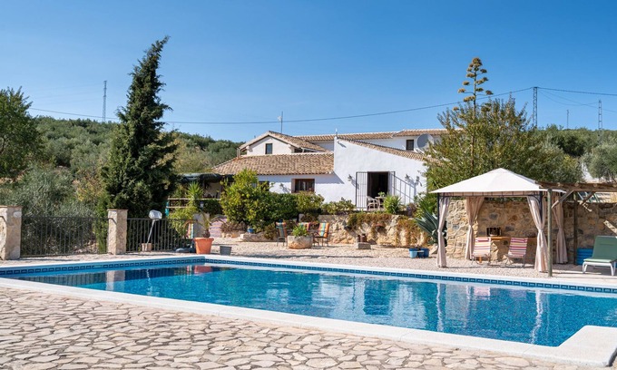 Algarinejo Apartment | Appartement met Uitzicht op de Bergen met Eigen Tuin