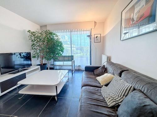 Granville Apartment | Appartement moderne avec terrasse et parking, au cœur de Granville, à deux pas de la plage ! - FR-1-361-77