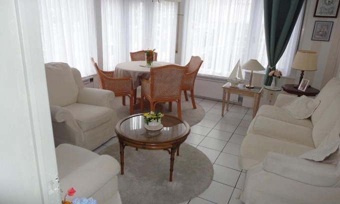 Blankenberge Apartment | appartement nabij station op begane grond in residentie jane - niet goed geld terug garantie - 10 minuten tot centrum brugge