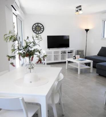 Cavaliere Apartment | Appartement neuf, en centre ville, terrasse et plages 5mn à pieds!