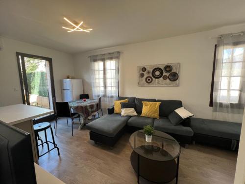 La Londe-les-Maures Apartment | Appartement pour 2 personnes en ville avec terrasse