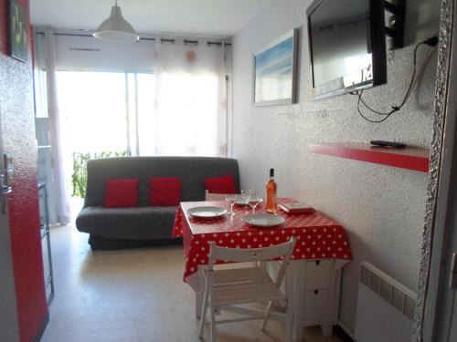 Balaruc-les-Bains Apartment | Appartement proche des Thermes - parking et animaux admis - FR-1-503-39