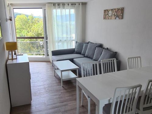 Villard-de-Lans Apartment | Appartement rénové 43m² avec 2 balcons, parking gratuit et Wi-Fi, à Villard-de-Lans - FR-1-515-66