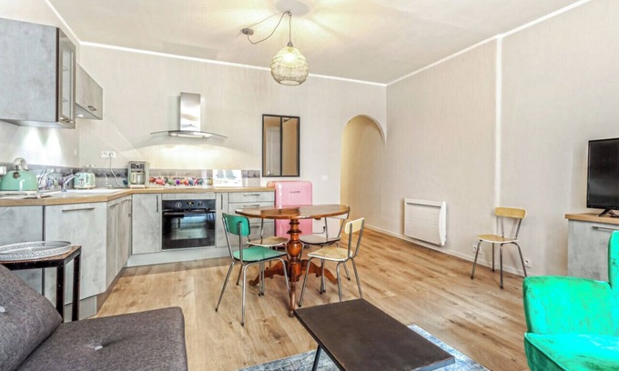 Annecy Old Town Apartment | Appartement Sainte Claire Vintage - Welkeys