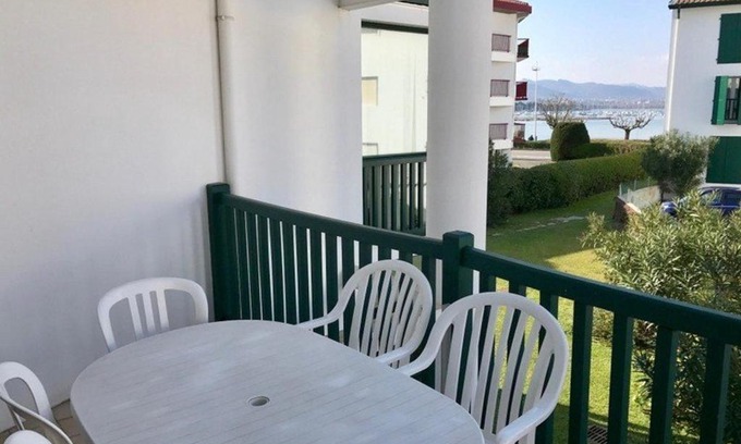 Hendaye Apartment | Appartement spacieux proche plage avec parking à Hendaye - FR-1-2-299