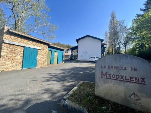 Cambo-les-Bains Apartment | Appartement T1 Bis avec Terrasse et Piscine à Cambo-les-Bains, 1 Chambre, Parking Privé - FR-1-495-4