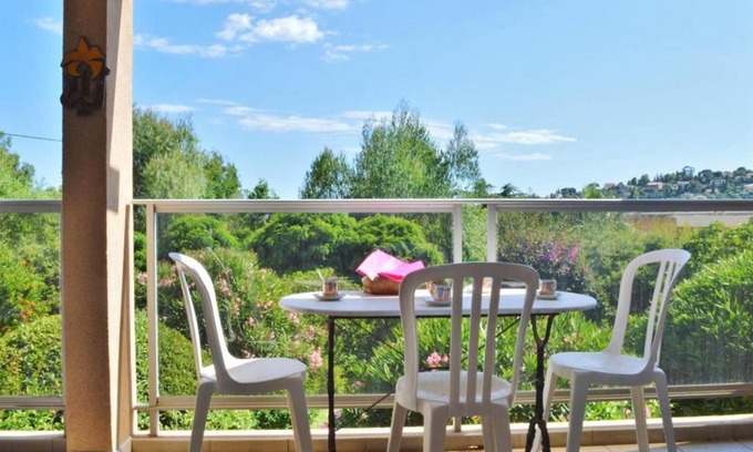 Le Lavandou Apartment | Appartement T2 avec Terrasse Sud, Climatisé, à Proximité Plage - Le Lavandou - FR-1-251-295