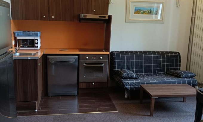 Jausiers Apartment | Appartement T3 dans Château avec Piscine et Sauna à Jausiers - 6 pers, 55m² - FR-1-165B-32