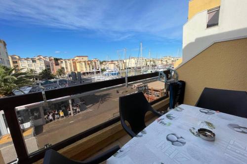 Port Rive Gauche Apartment | Appartement terrasse sur le port, piscine, tennis