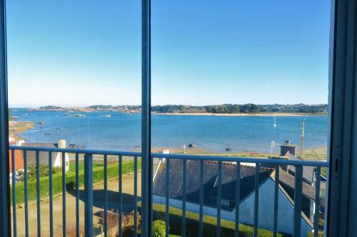 Tregastel Apartment | Appartement VUE MER 4 personnes au centre de TREGASTEL - Ref 95