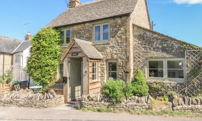 Chipping Norton House | Appin Cottage