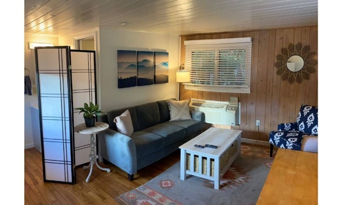 Hendersonville Cabin | Apple Country Charm