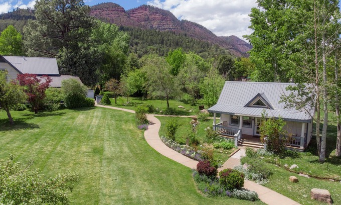 Hermosa Bed & Breakfast | Apple Orchard Inn