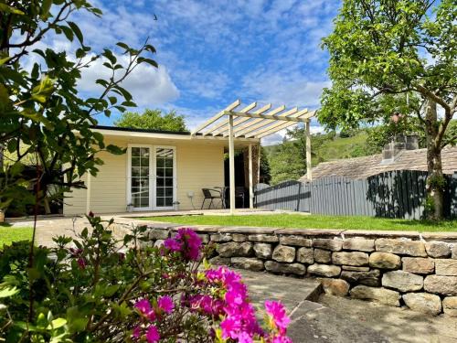 Hebden Cabin | Apple tree hut, in a private garden