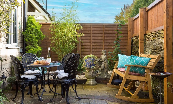 Stow-on-the-Wold Cottage | April Cottage - a lovely house in the heart of Stow-on-the-Wold sleeping four guests