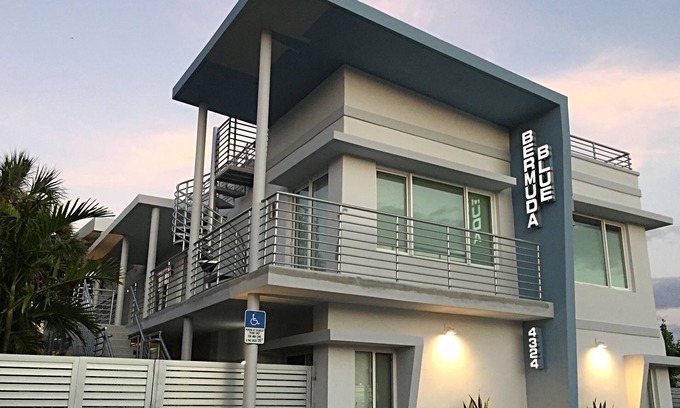 East Fort Lauderdale Apartment | Apt.# 3 Bermuda Blue Beach Club (1/1)