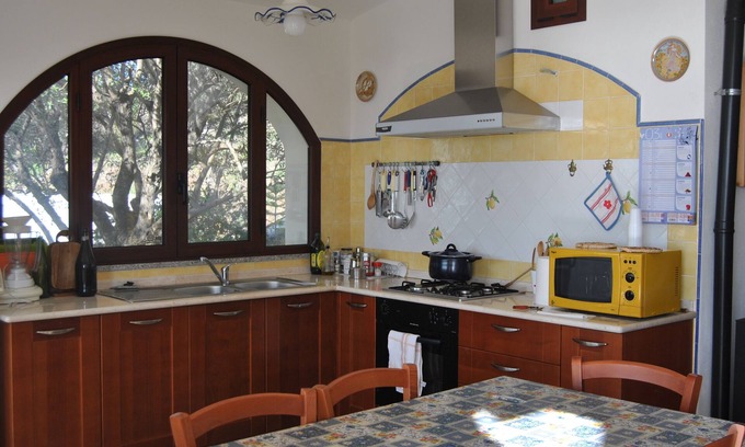 Sas Linnas Siccas Apartment | Apt 4/6 Pax With Sea View