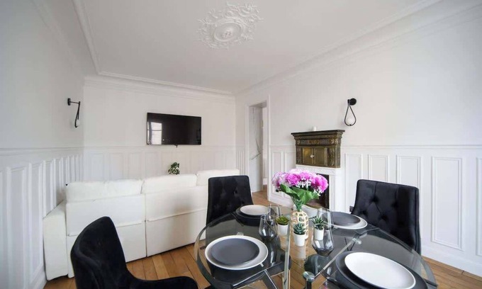 Passy Apartment | Apt Balcony-Passy-Mobility lease