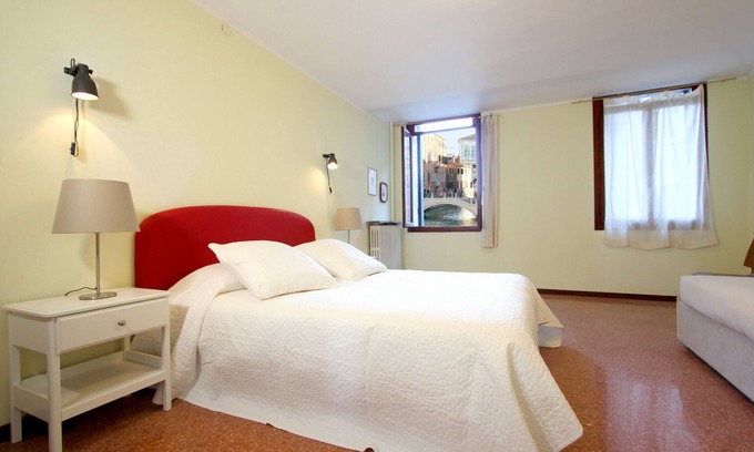Cannaregio Apartment | Apt. Fosca Canal View