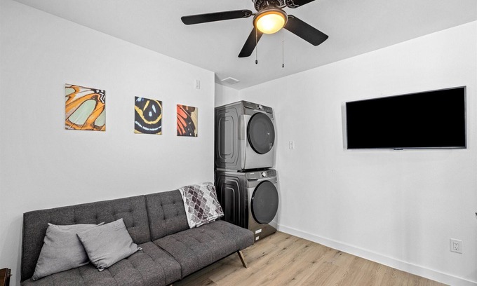 Northside House | Apt Near Midtown + Downtown | WiFi Games Pets TV
