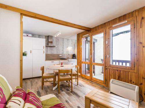 Montchavin Apartment | Apt rénové 2* pour 4/5p à Montchavin, proche pistes et commerces, parking gratuit - FR-1-329-52