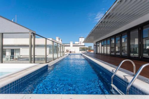 Lagoa Pequena Apartment | Apto moderno c/piscina e churrasqueira YA1339
