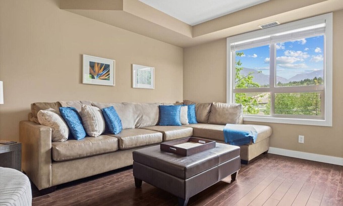East Kootenay Apartment | Aqua Vista | Outside Pool/Hot Tub | Mountain Views