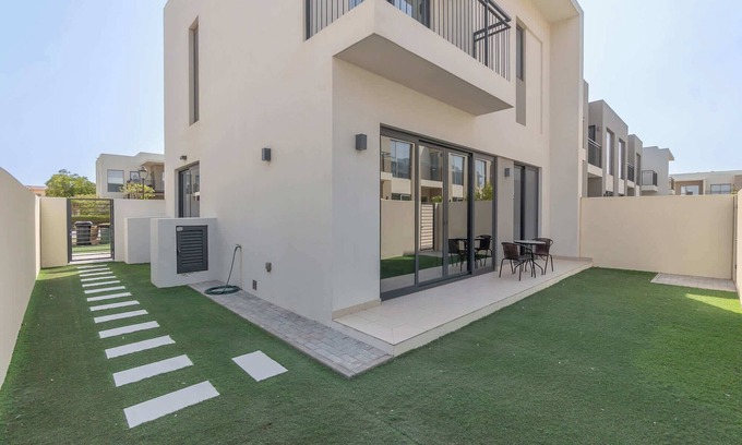 Dubai Villa | Arabian Ranches Villa sleeps 8 in a Great Location