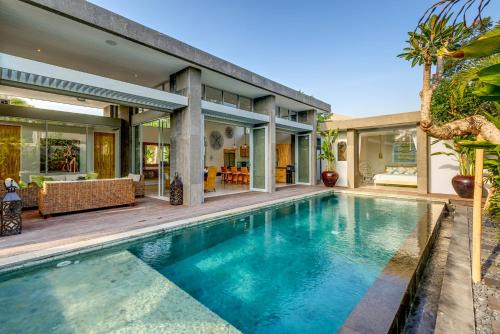Sunset Road Hotel | Aramanis