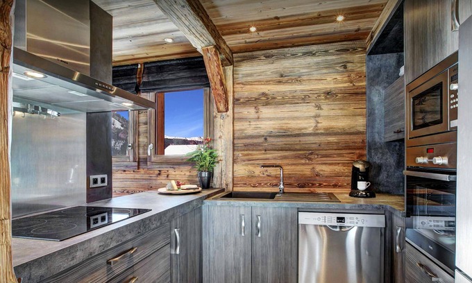La Clusaz Ski Chalet | Aravis Lodge - mountain family lodge for 8, close to slopes - Snow Lodge