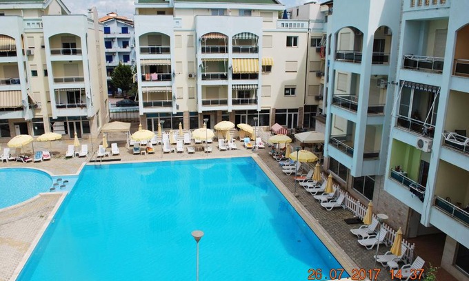 Golem Apartment | Arbi's Pool View Apartment