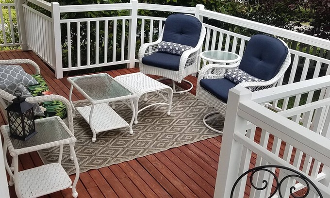 Clinton Cottage | Arbor Rouge Cottage - A Romantic Relaxing Get-a-way!